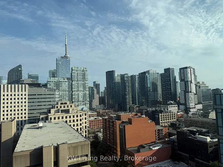 210 Simcoe St #2009 — Photo 4