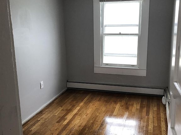 5th image of 27 Hudson Ave #10885460