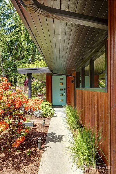 3rd image of 17050 NE 95th Street