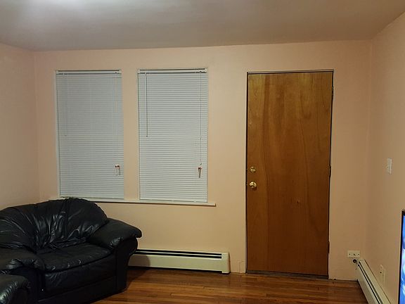 4th image of 9 Hall St #1R