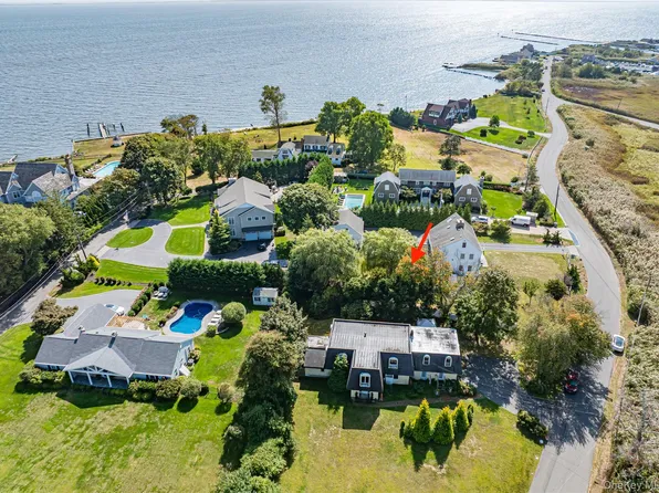 80 Oak Road, Bayport, NY 11705