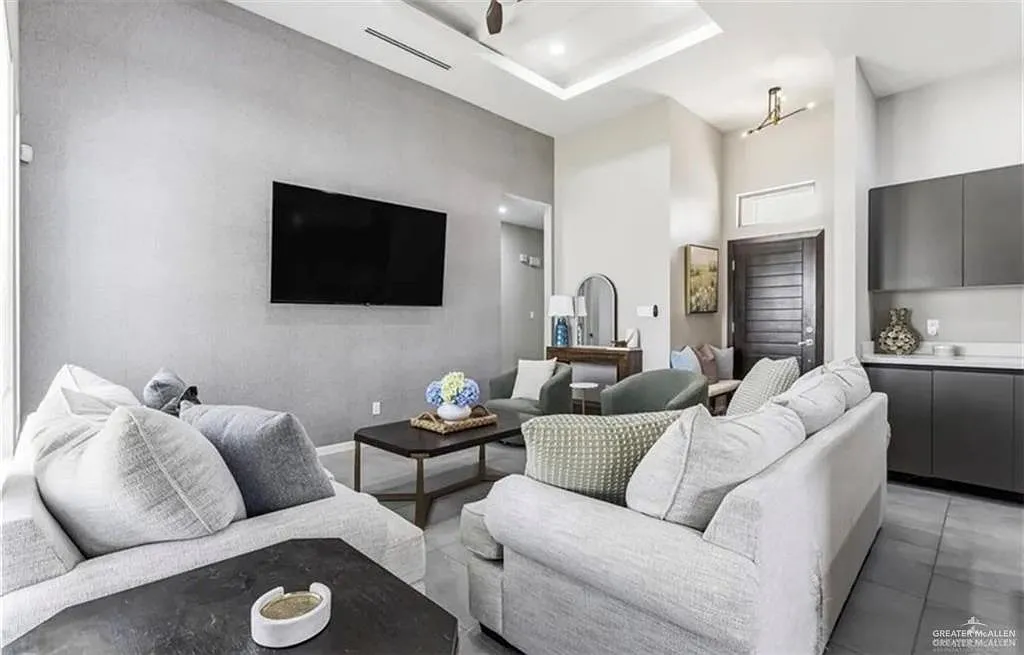 3 bed, 2.0 bath, 1276 sqft, $1,875 — Photo 3