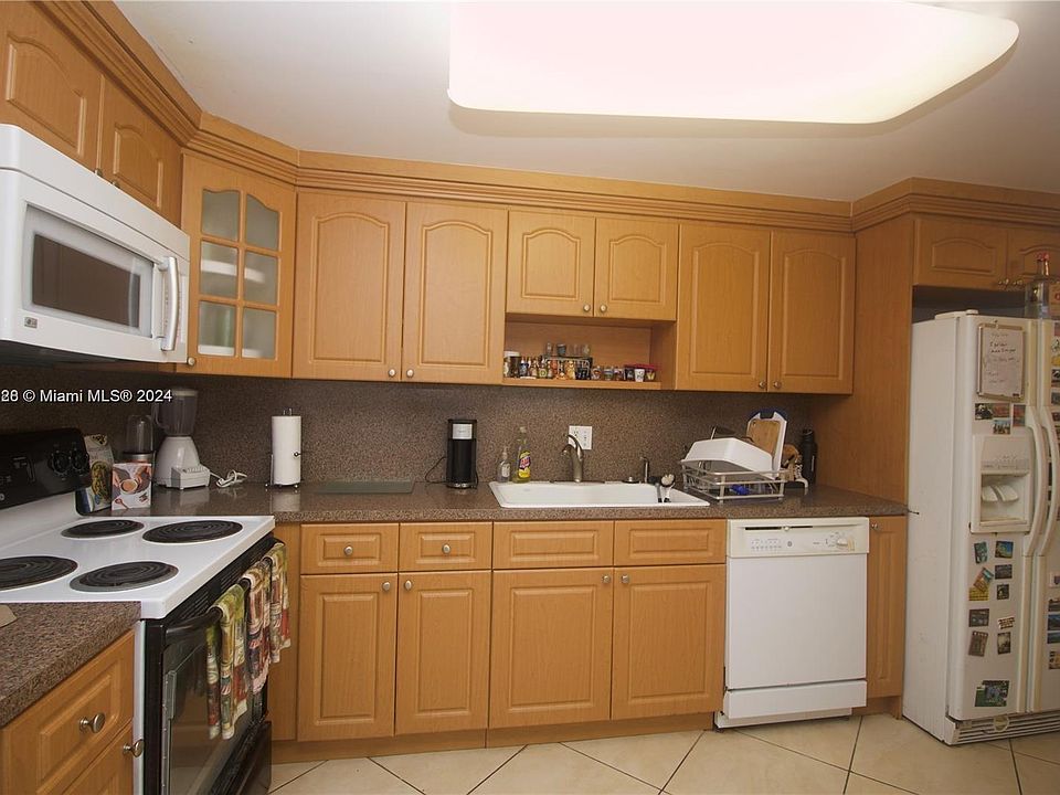 1st image of 4000 N Hills Dr APT 3