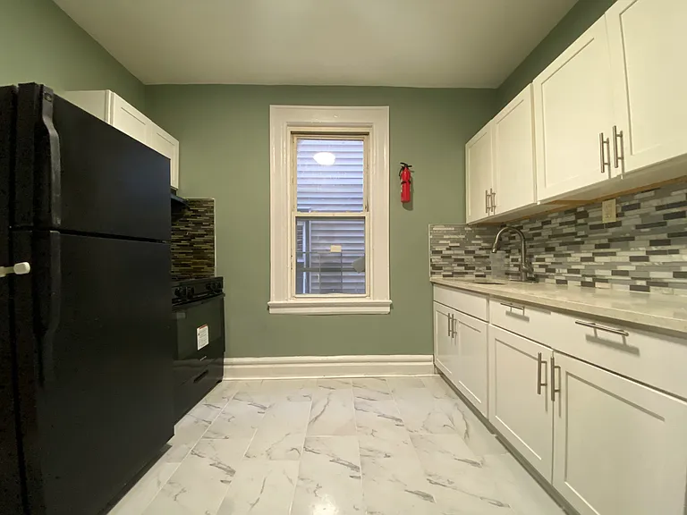 636 Grove St #1R — Photo 6