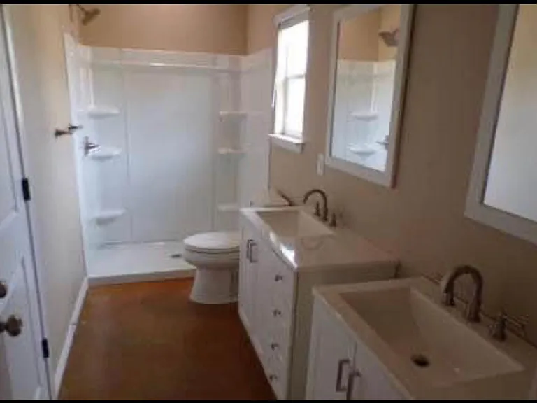 405 Avenue D — Photo 8