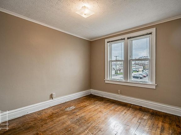 5th image of 198 W 3rd Ave