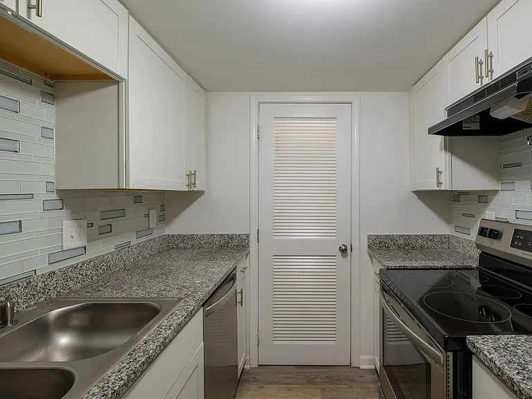 Golden Gate Townhomes — Photo 39