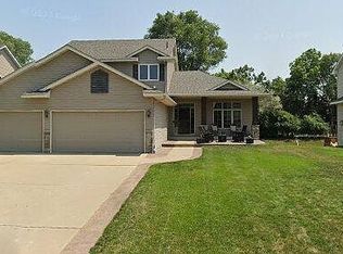 1839 Countryside Dr, Shakopee, MN 55379