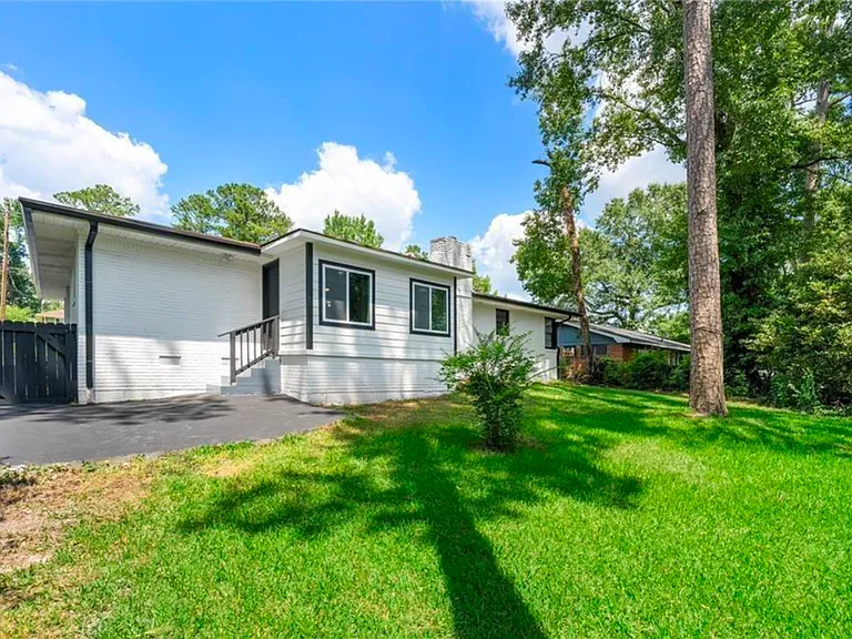 2318 Green Forrest Dr — Photo 23