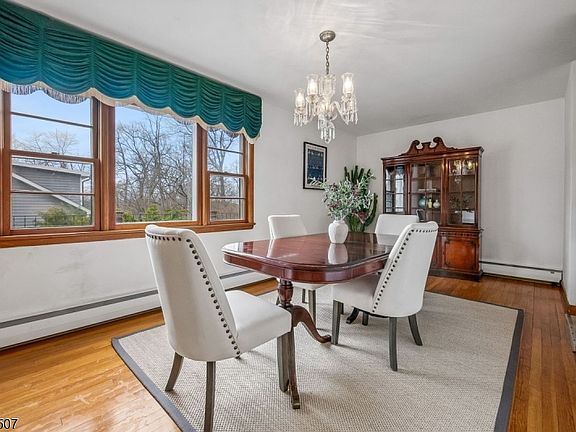 4th image of 54 Briarhill Rd