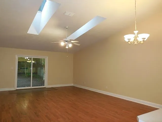 2939 Royal Palm Way — Photo 4