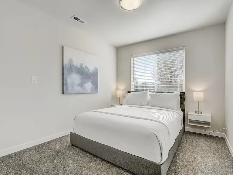 2220 E La Salle St — Photo 26