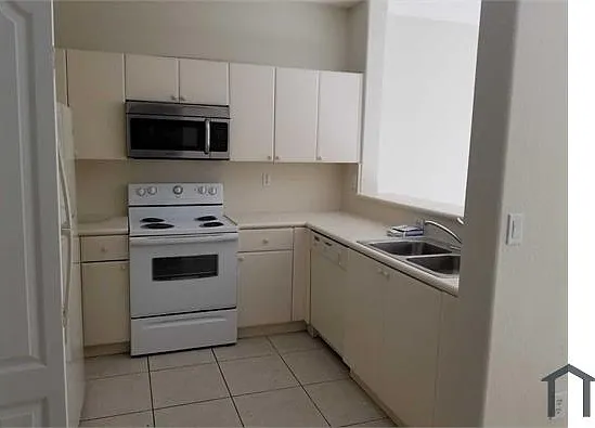 3 bed, 1166 sqft, $2,500 — Photo 3