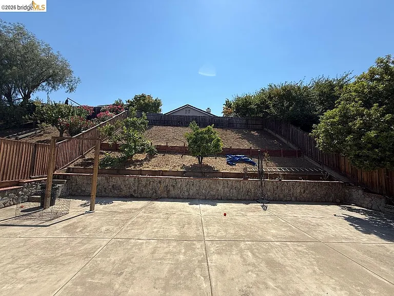 843 Steffa St — Photo 2