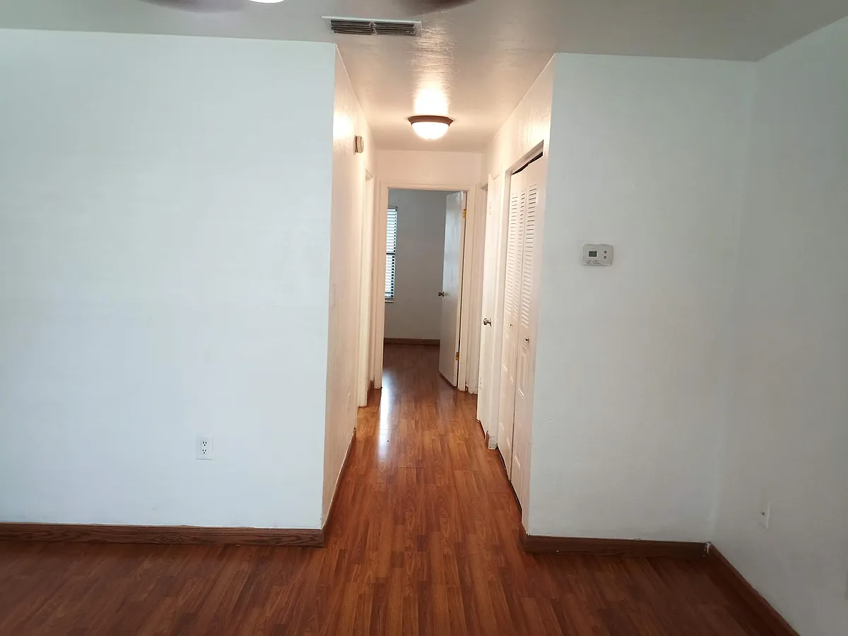 Building Photo - 3600 SW 23rd St #26