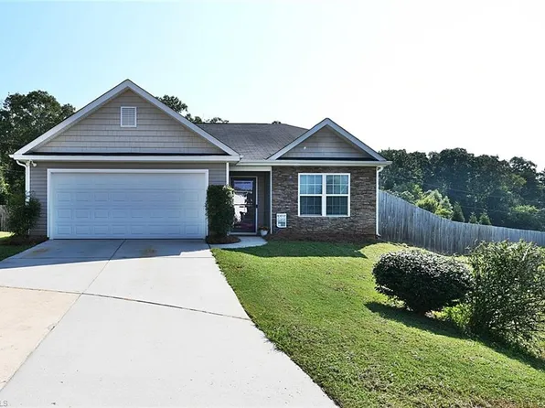 6011 Showell Cir, Pfafftown, NC 27040
