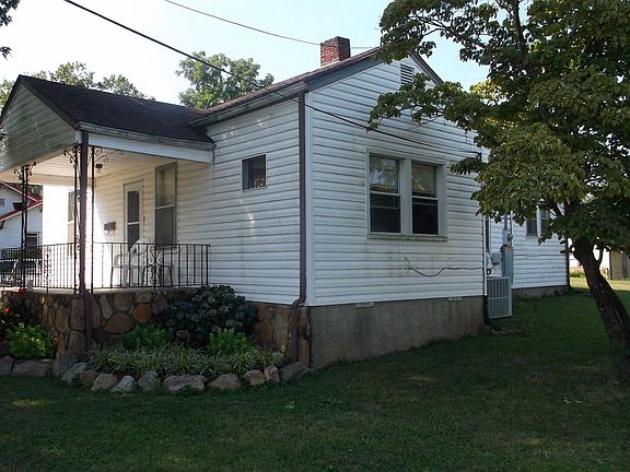 2nd image of 2825 NE Fairview St