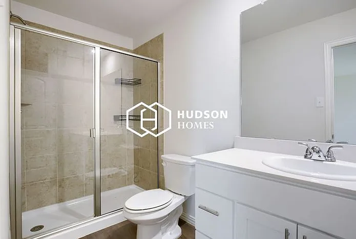 2708 William St — Photo 10