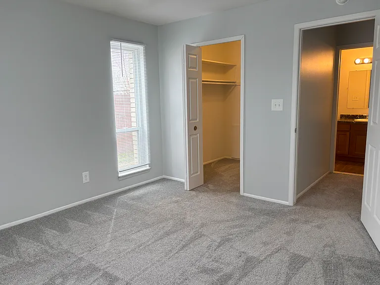 Embassy West Apartments — Photo 22
