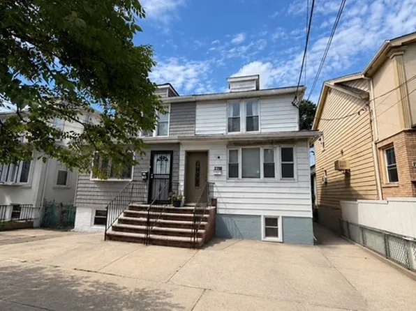 2790 Ford Street image 1 of 20