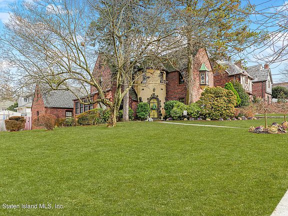 5th image of 15 Westbury Ave