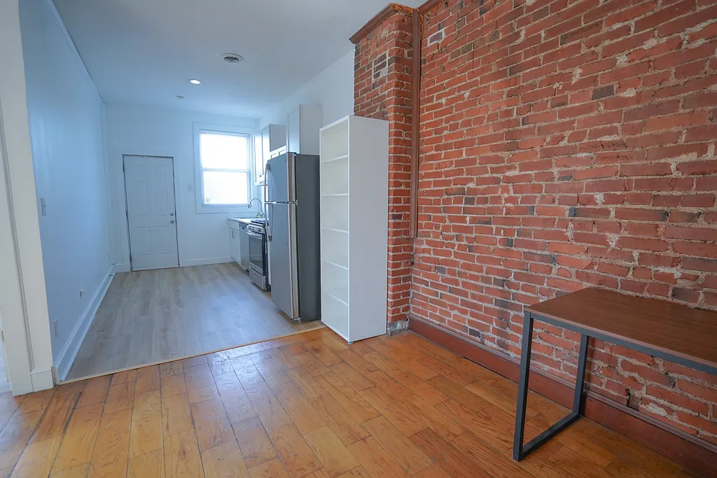 2 bed, 1050 sqft, $1,595 — Photo 1