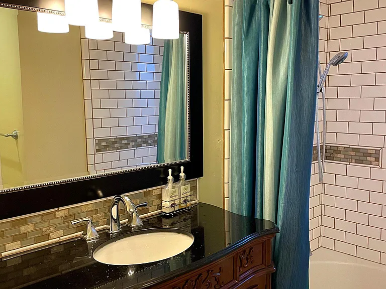 1007 Peggy Ln — Photo 8