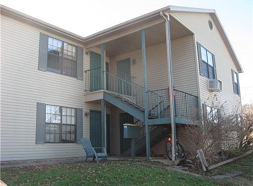 2nd image of 1002 W Hughes St