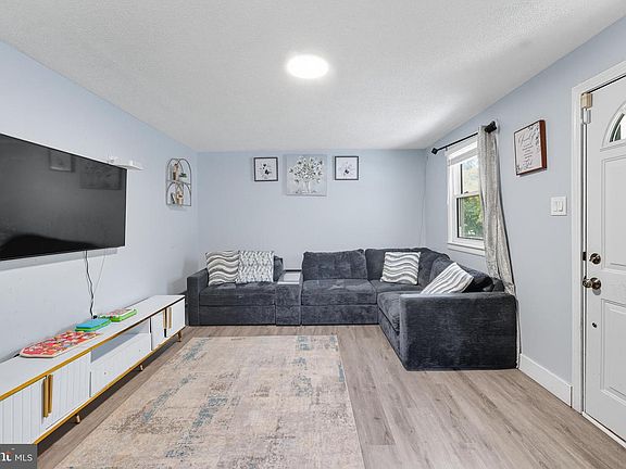 3rd image of 7626 Greenleaf Rd