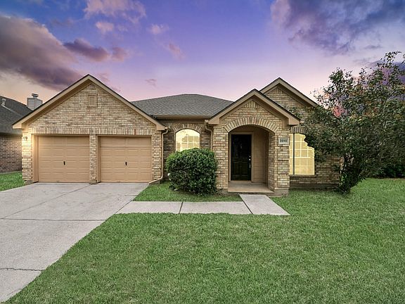 4th image of 2810 Huntington Way