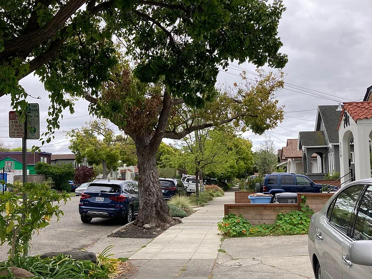 2118 Spaulding Ave — Photo 2
