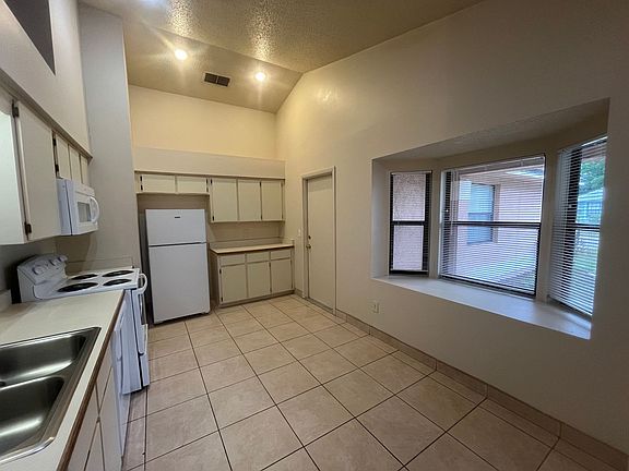 3rd image of 10413 Cresto Delsol Cir