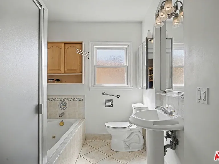 10483 Eastborne Ave — Photo 3