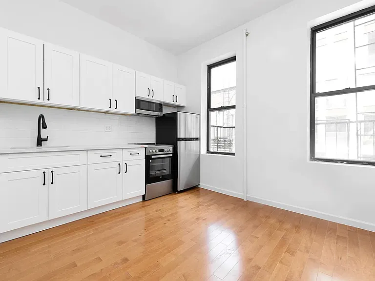 321 42nd St #5R — Photo 2
