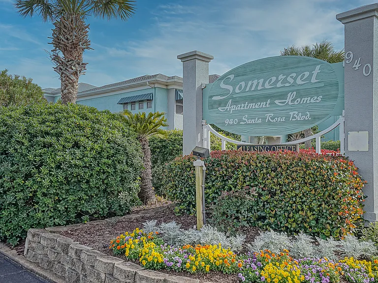 Somerset Oceanside Apartments — Photo 4