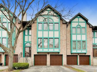 943 W Essex Pl, Arlington Heights, IL