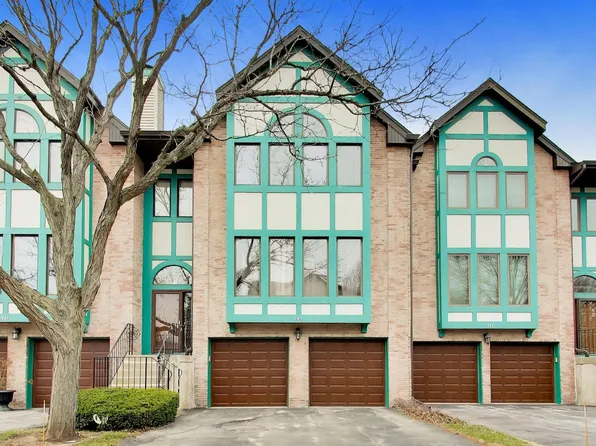 943 W Essex Pl, Arlington Heights, IL 60004