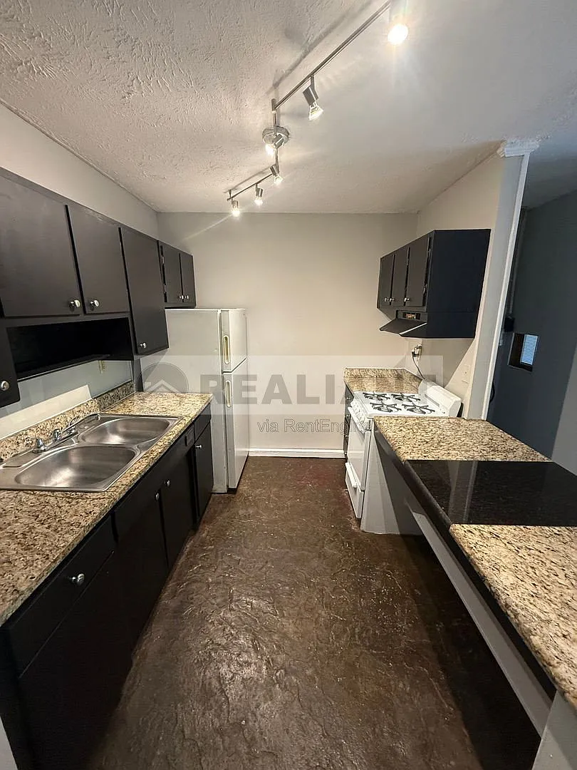 1 bed, 1.0 bath, 1000 sqft, $875 — Photo 3