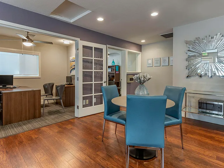Portofino Apartments — Photo 30