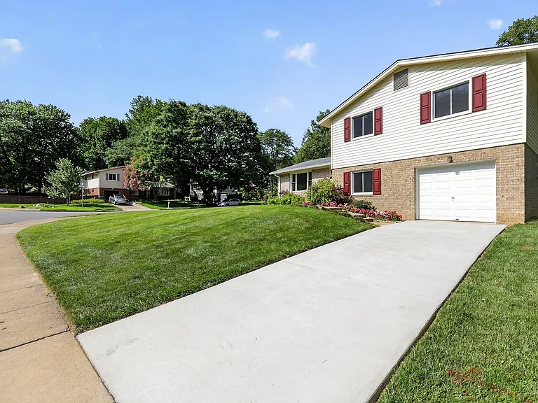 4898 Wheatstone Dr — Photo 2