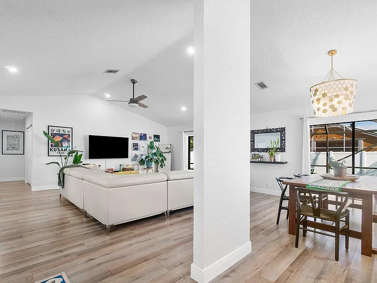 6085 Robinson St — Photo 16