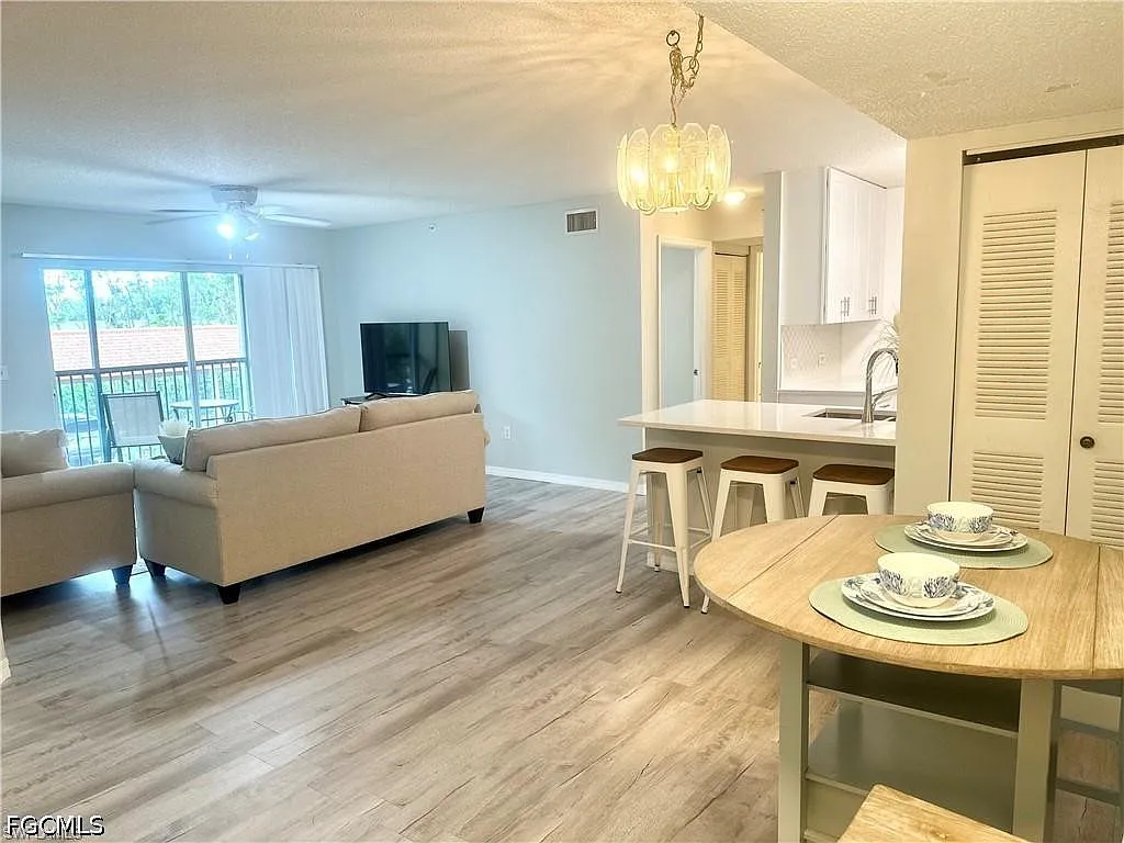 2 bed, 2.0 bath, 1013 sqft, $3,400 — Photo 2