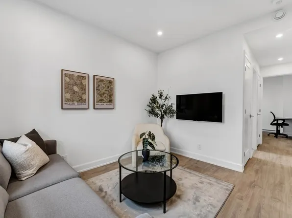 887 Somerset St W, Ottawa, ON