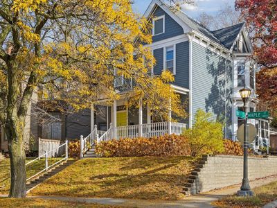 382 Maple St, Saint Paul, MN, 55106