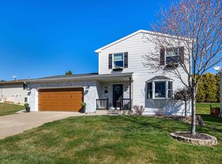 1878 Hummingbird Dr, Dubuque, IA 52002
