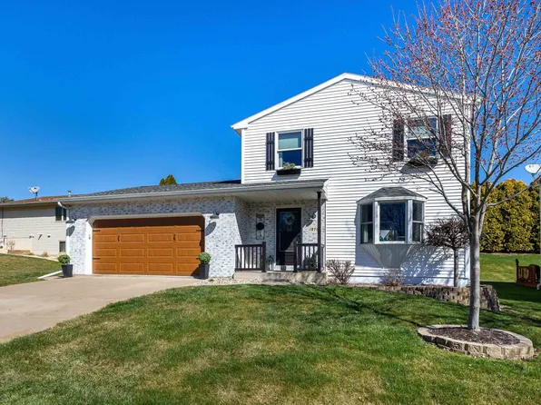 1878 Hummingbird Dr, Dubuque, IA 52002