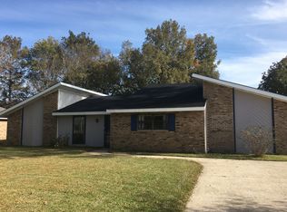 302 N Michot Rd, Lafayette, LA 70508