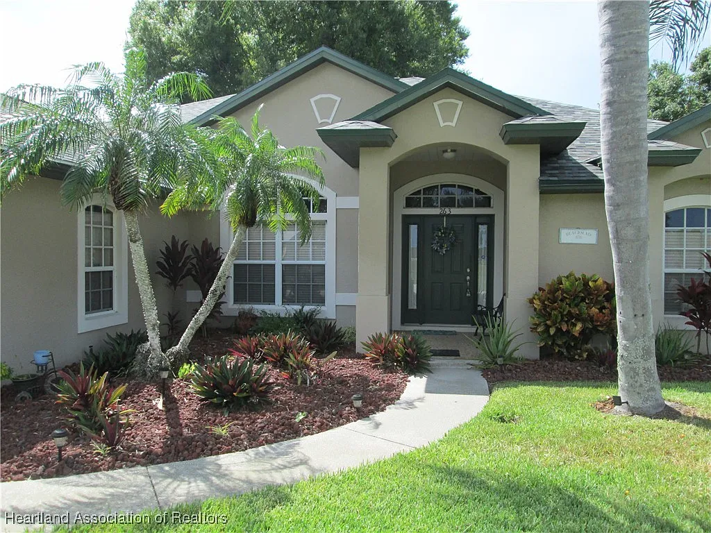 3 bed, 2.0 bath, 1816 sqft, $2,500 — Photo 2