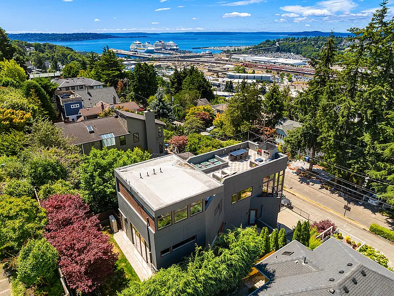 Rooftop view to the South - watch the ferries and cruise ships come and go. All outdoor furniture stays w the property