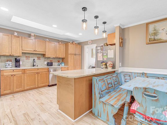 5th image of 308 London Rd